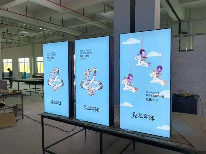 成都廣告公司戶外廣告燈箱定做選什麽材料？