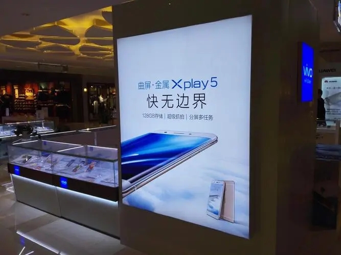 成都廣告公司拉布燈箱的亮度與哪些方麵有關？
